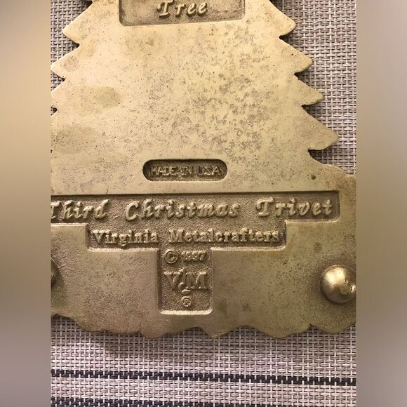 The Christmas Tree Made in USA Third Christmas Trivet Virginia Metalcrafters1997 - Picture 5 of 6